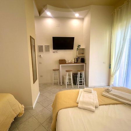 Terrazza Garibaldi Bed & Breakfast Наполи Екстериор снимка