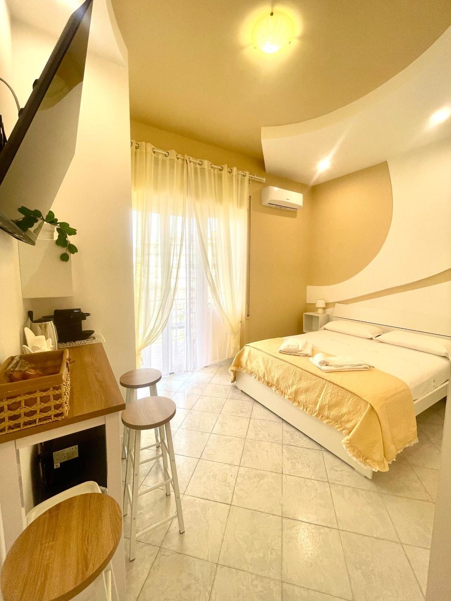 Terrazza Garibaldi Bed & Breakfast Наполи Екстериор снимка